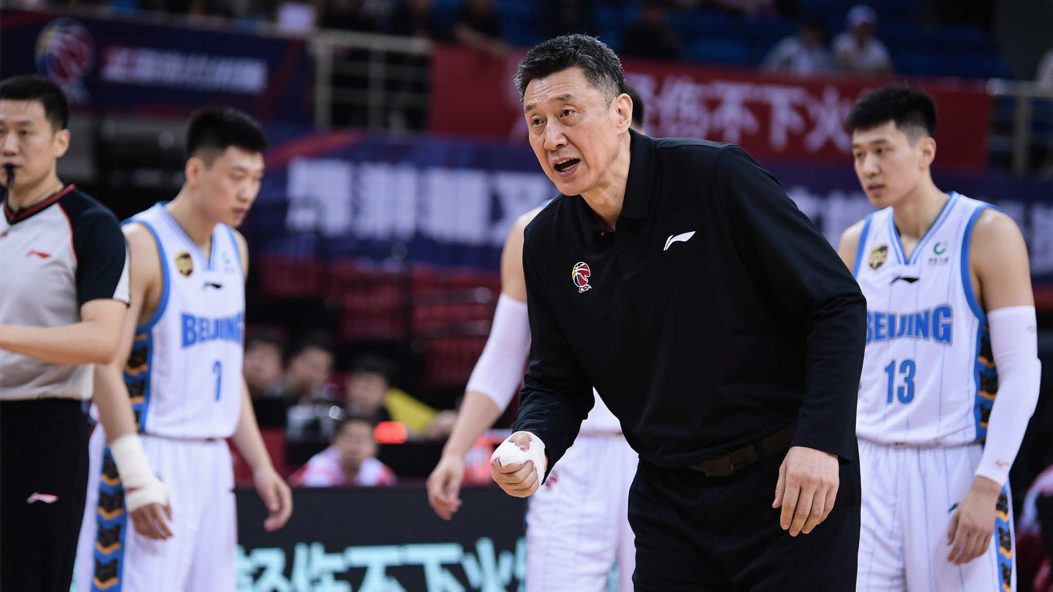 明他正在尋